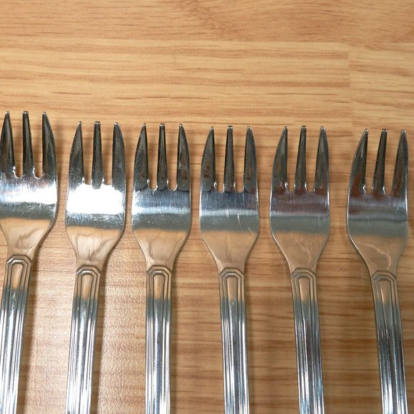 Vintage Excel of Japanese Stainless Steel Pastry Forks, Set of 8, Made in Japan - Picture 3 of 8